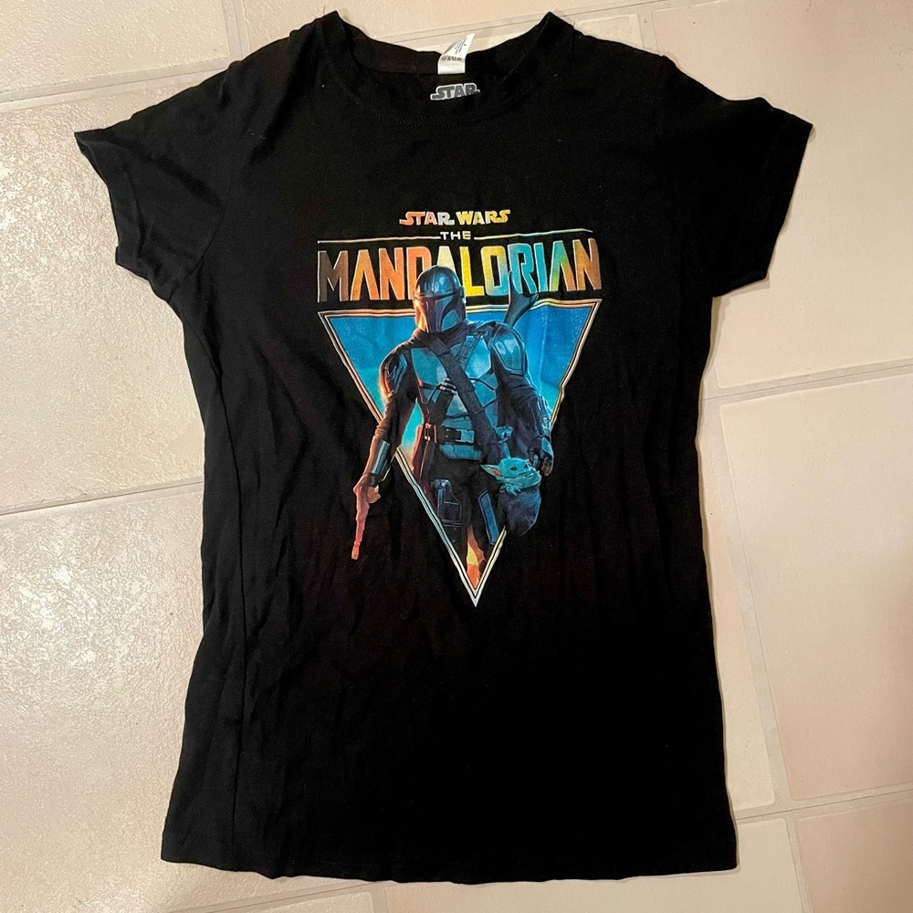 Star Wars The Mandalorian Hot Topic Grogu The Child Sunset Graphic Shirt